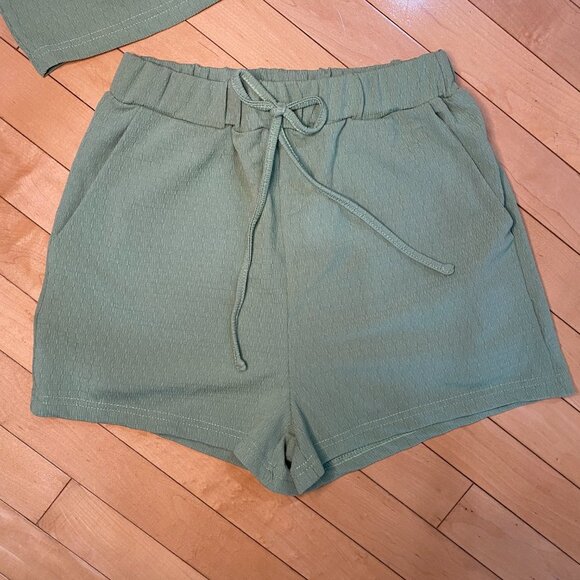 2 Piece SHEIN Shorts & Crop Top Set - size XS - Picture 5 of 7